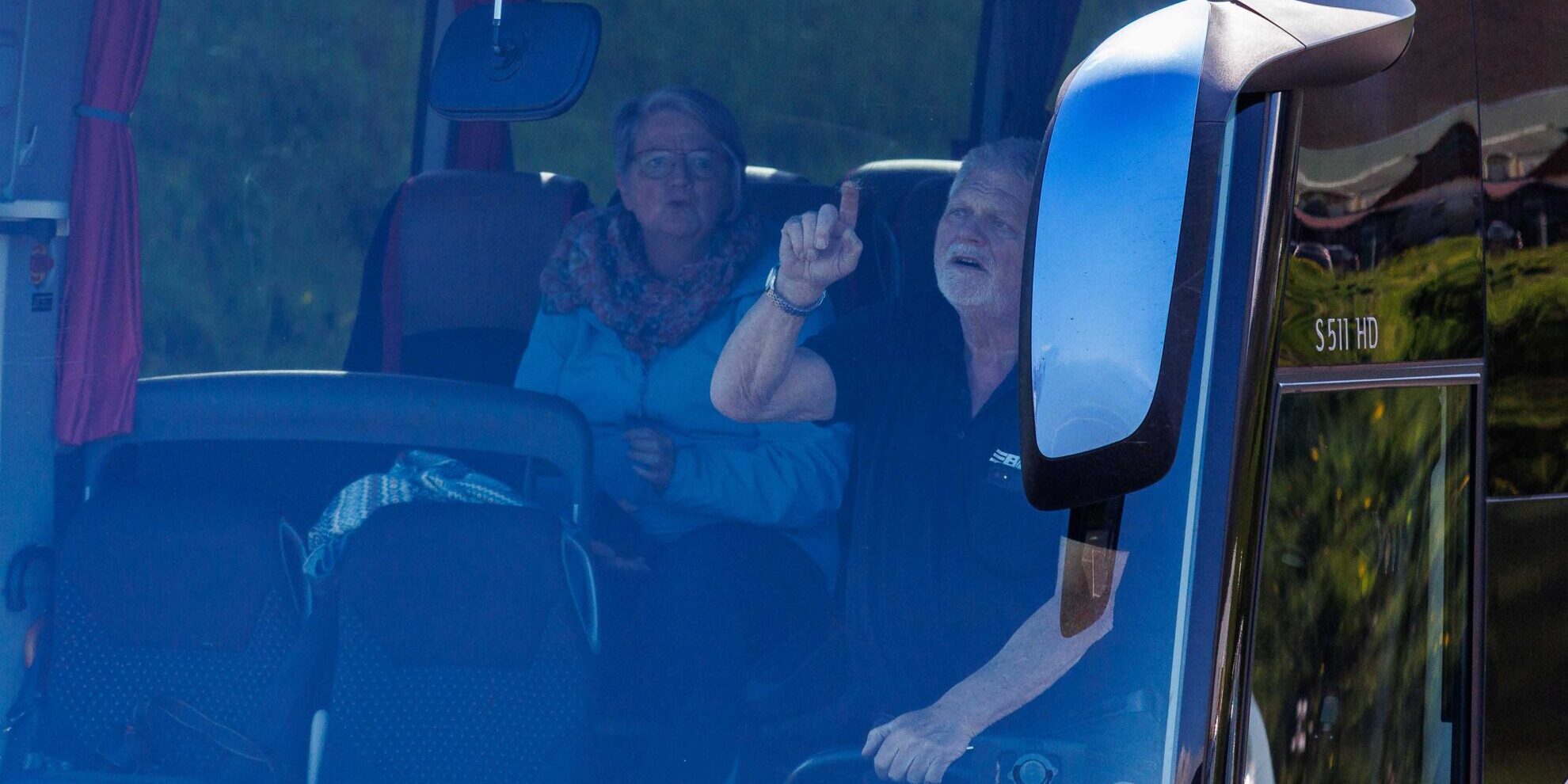 Ingrid-und-Jürgen-im-Bus-Is