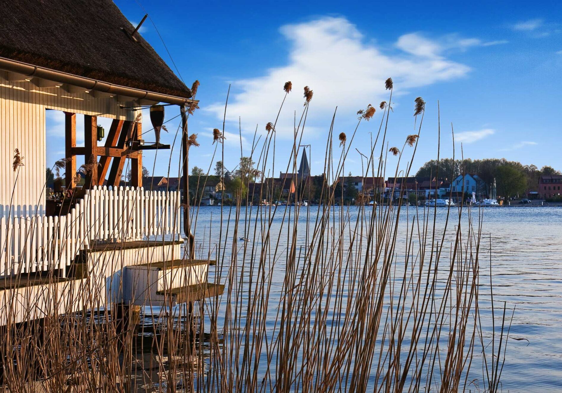 ©Gerhard1302 - stock.adobe.com Abendlicht in Waren Müritz WEB