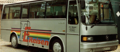 1990
Bus Mi - PC 907, Typ Setra S 209 H
24 Schlafsessel, Kühlschrank, WC, Klimaanlage und großer Clubecke, 
aufgenommen 1990 auf dem Betriebshof in Minden