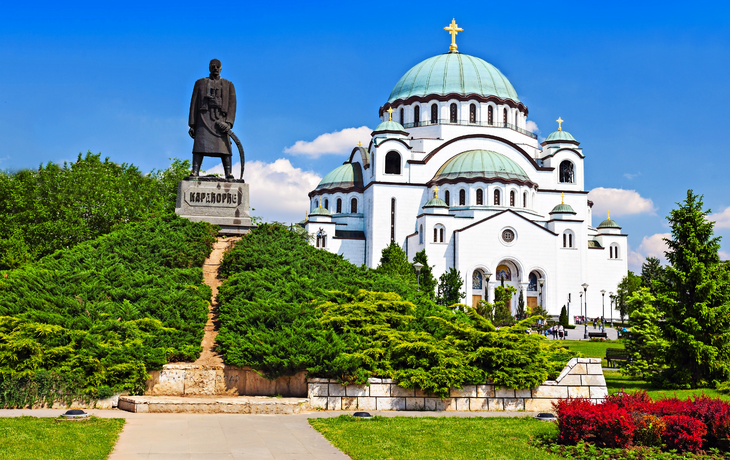 Sava-Kathedrale und Karađorđe Statue