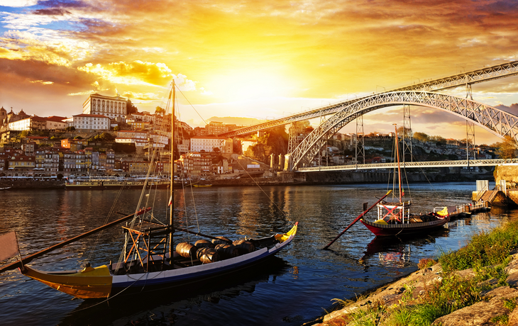 Ponte Luis I - Brücke: eine Fachwerk-Bogenbrücke über den Douro in Porto, Portugal