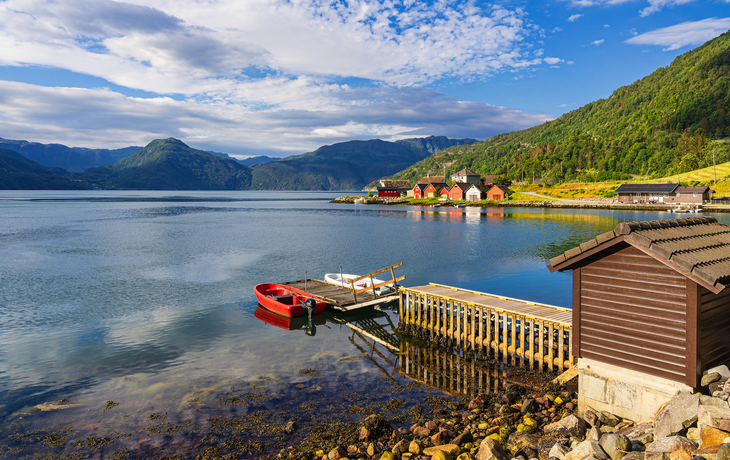 Blick über den Åkrafjord in Norwegen