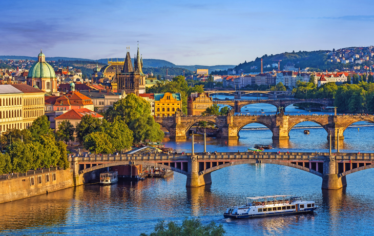 Prag Skyline der Stadt und Karlsbrücke, Prag, Tschechische Republik
