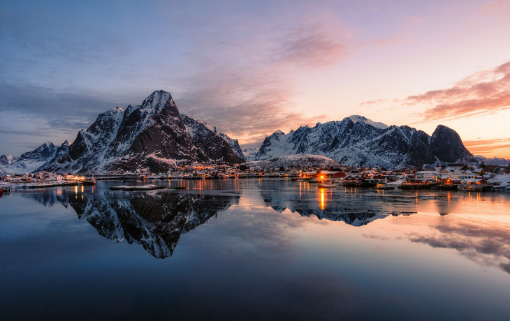 Reine in den Lofoten im Winter