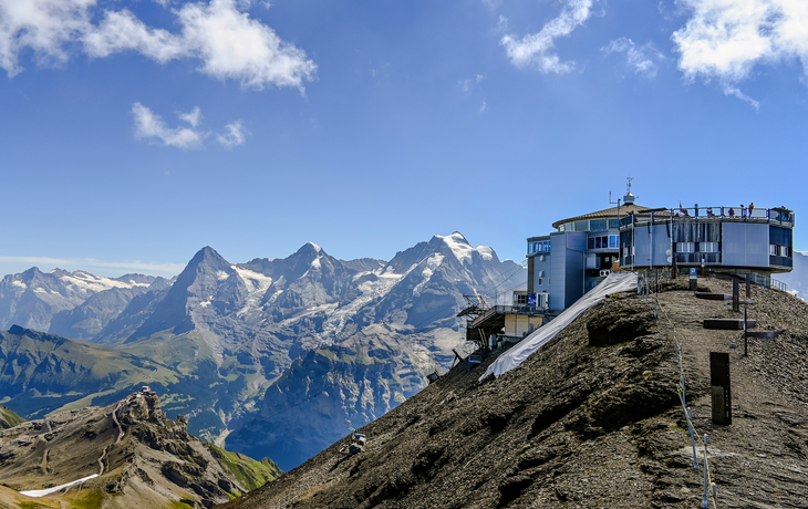 Ausblick auf die Berge Schilthorn, Eiger, Mönch, Jungfrau im Berner Oberland