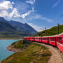 Rhätische Bahn am Lago Bianco und Berninapass im Kanton Graubünden, Schweiz