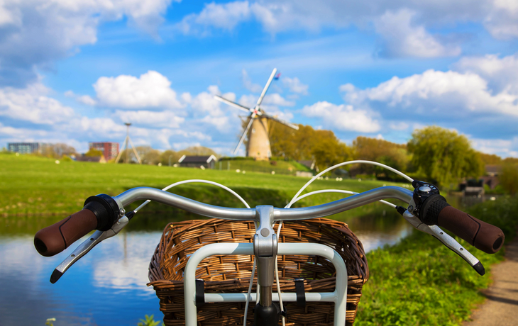 Radfahren bei Kinderdijk in den Niederlanden