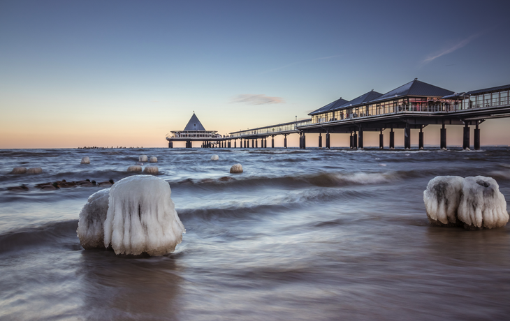 Strand von Heringsdorf auf Usedom im Winter, Deutschland