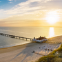 Sonnenaufgang am Ahlbecker Strand mit Seebrücke