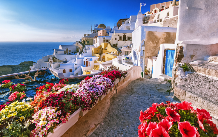 traditionelle Kykladenhäuser auf Santorini, Griechenland