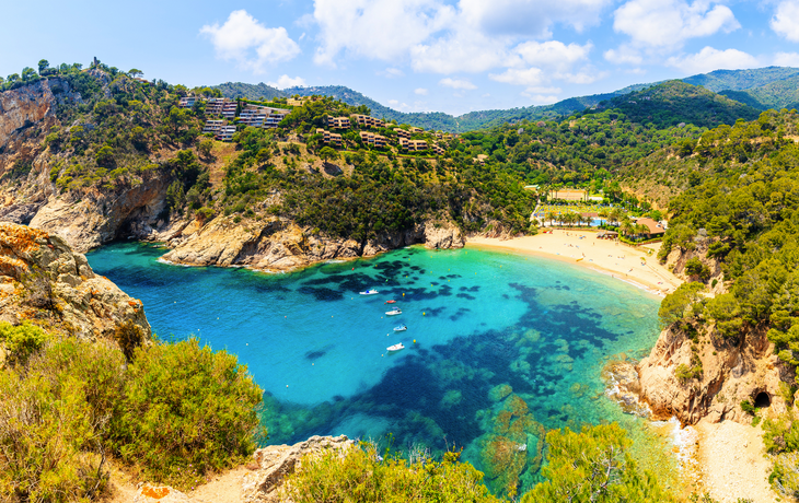 Strand von Cala Giverola an der Costa Brava