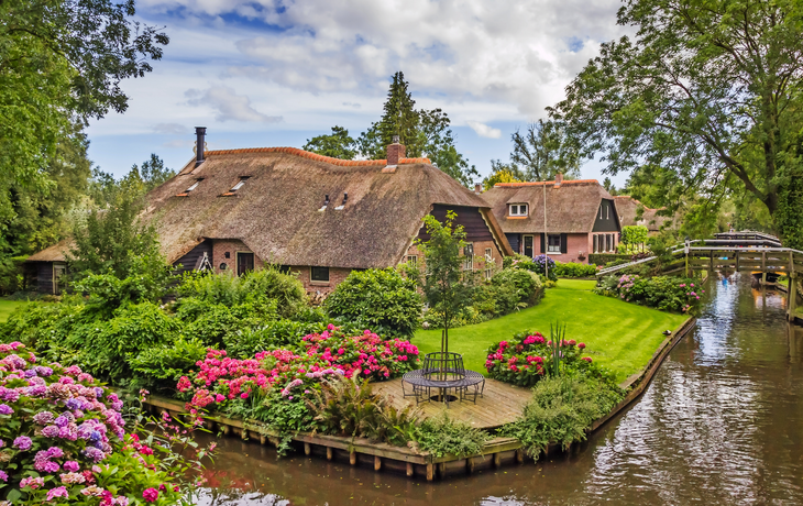 Bauernhöfe mit Strohdächern in Giethoorn