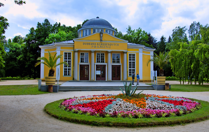 Pavillon mit kalten Mineralwasserquellen - Zentrum des kleinen westböhmischen Kurorts Frantiskovy Lazne (Franzensbad) - Tschechische Republik