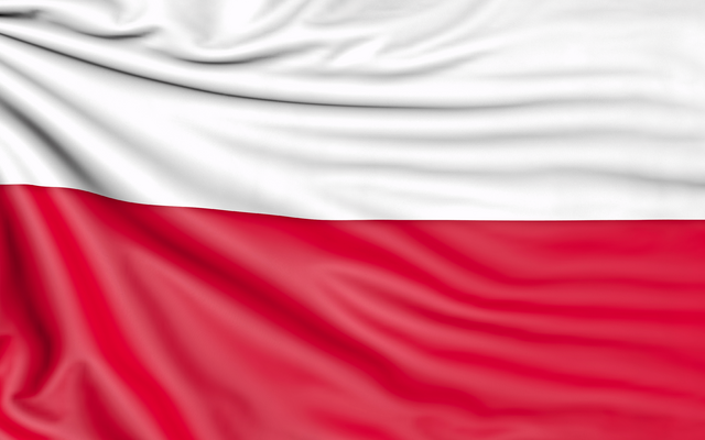 Polnische Flagge wehend im Wind mit weißen und roten horizontalen Streifen